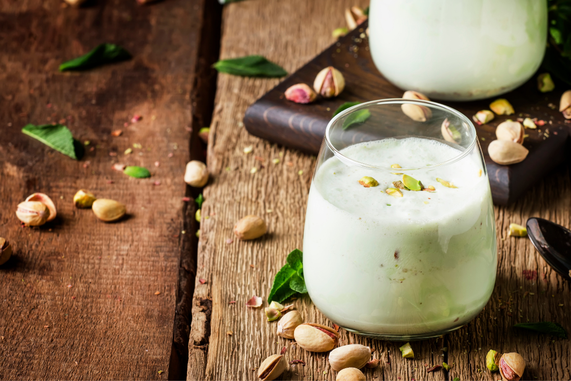 Pistachio-yoghurt smoothie