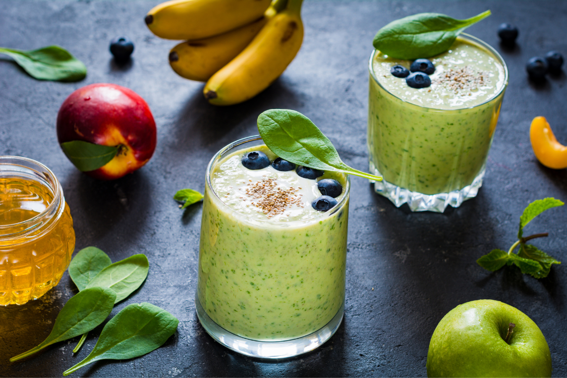 Green ginger-peach smoothie
