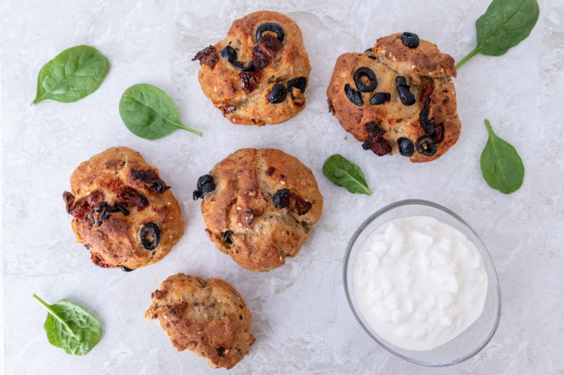 Fitness recipe: Protein buns with dried tomatoes and olives