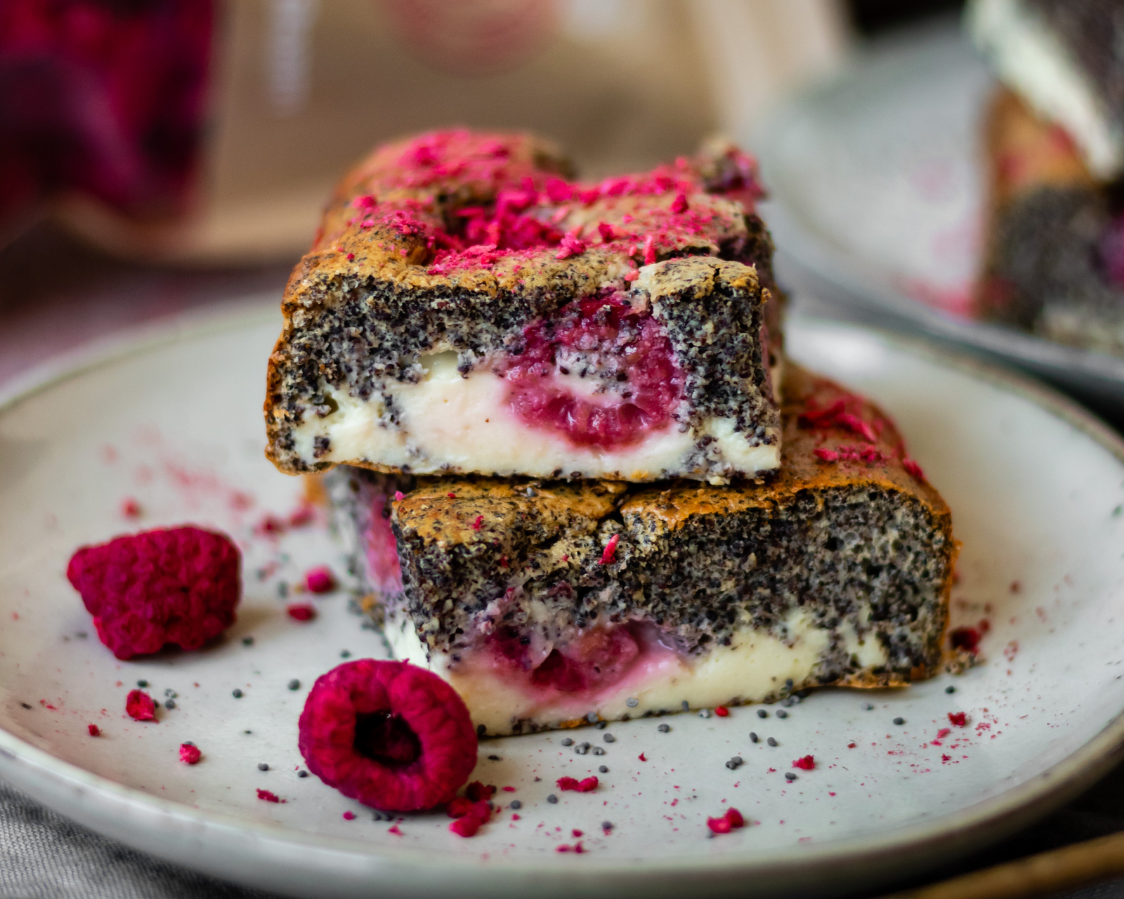 Fitness recipe: Flour-free poppy seed cake with a fine cottage cheese filling 