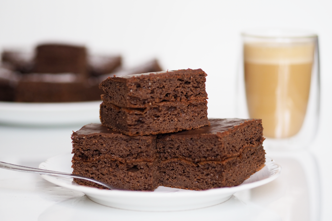 Fitness Recipe: Simple Cup Gingerbread with Jam and Chocolate Glaze