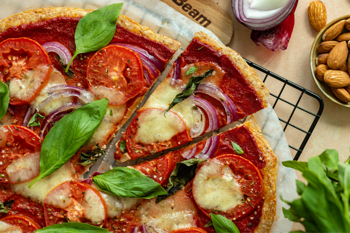 Fitness Recipe: Simple Flourless Pizza with Mozzarella, Almonds and Yoghurt