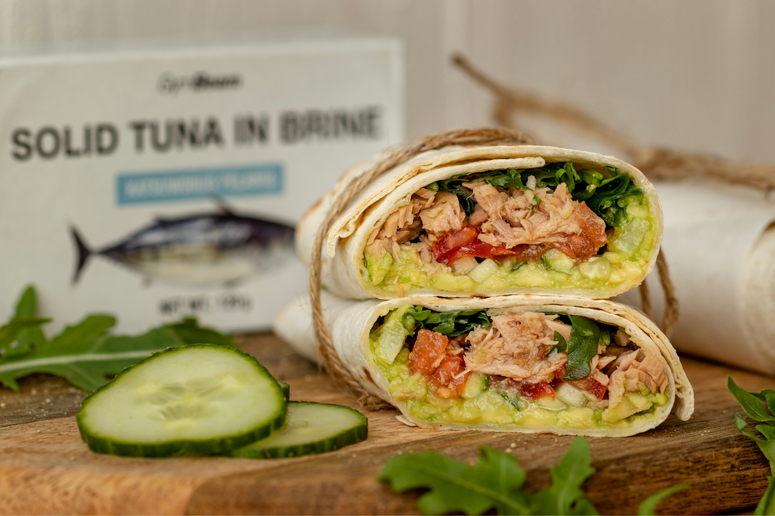 Fitness Recipe: Tuna Wrap with Avocado Spread and Vegetables