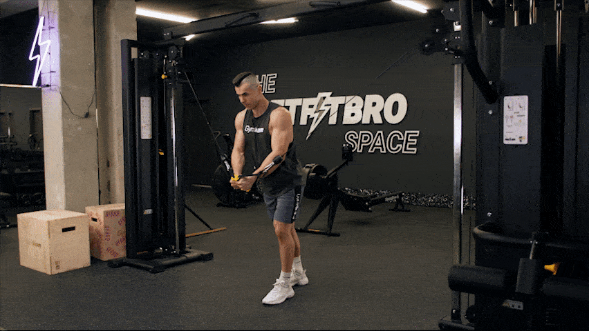 Як виконати високий тросовий мах на груди?