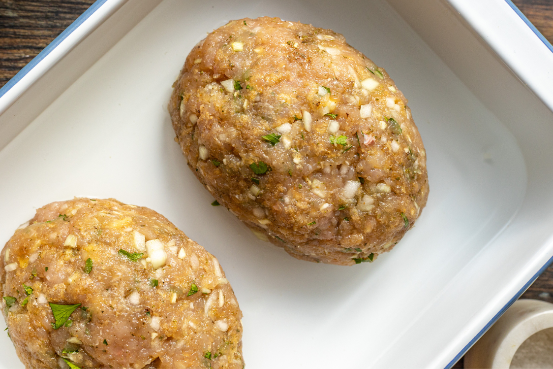 Šťavnatá fašírka z morčacieho mäsa - bochníky pred pečením