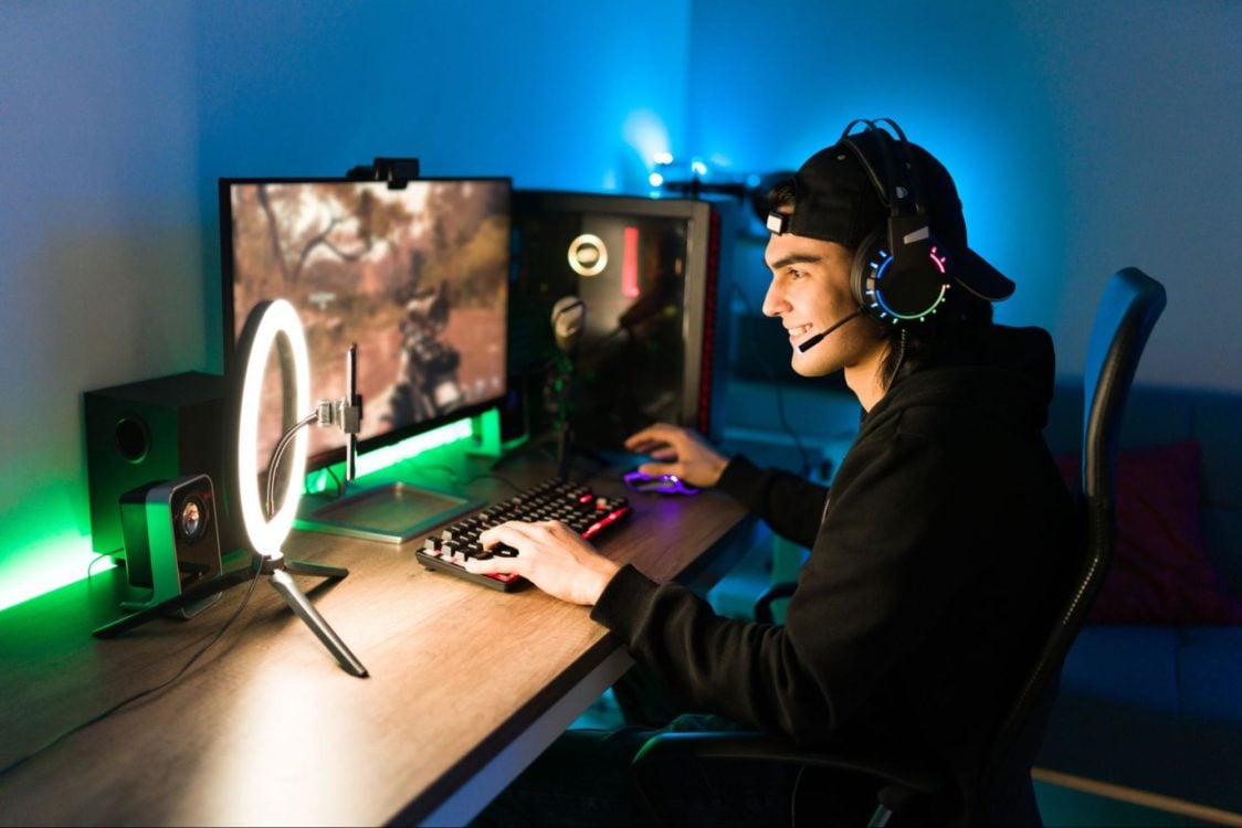 Healthy and Unhealthy Approach to Gaming: What Differentiates a Casual Gamer from an eSports Player?