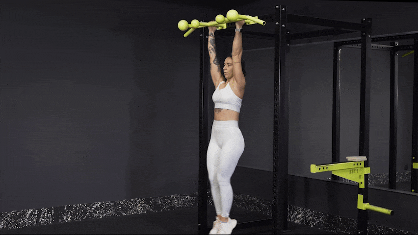 Ako cvičiť dvíhanie kolien na hrazde?