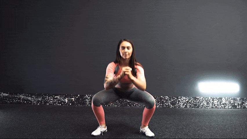 Ako cvičiť kmity v sumo drepe?