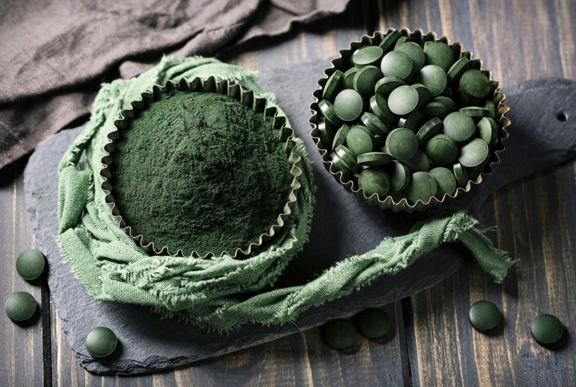 Spirulina in powder and tablets