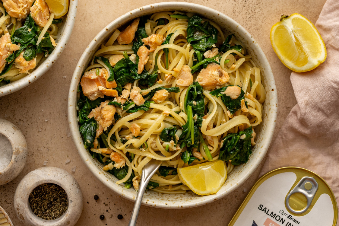 Pasta with spinach and salmon - preparation