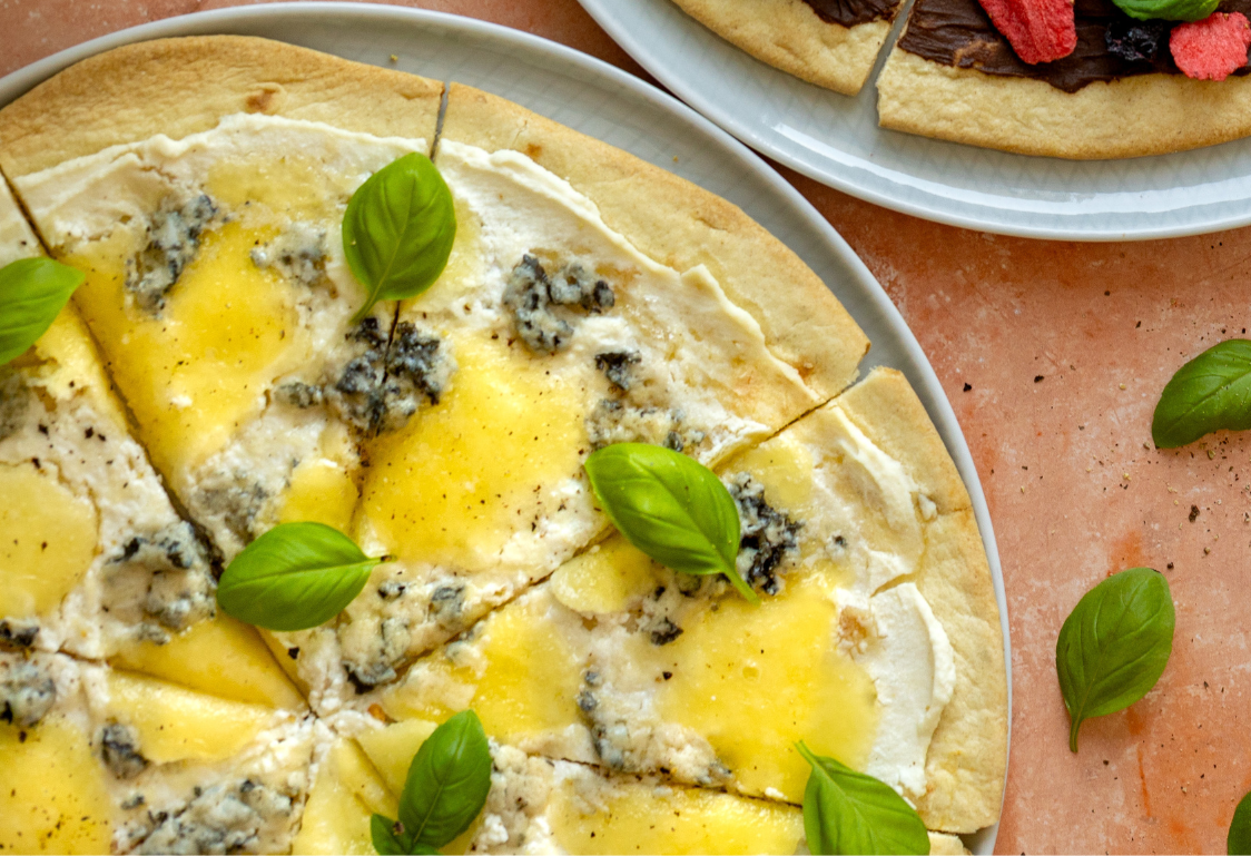 Pizza quattro formaggi Pizza quattro formaggi