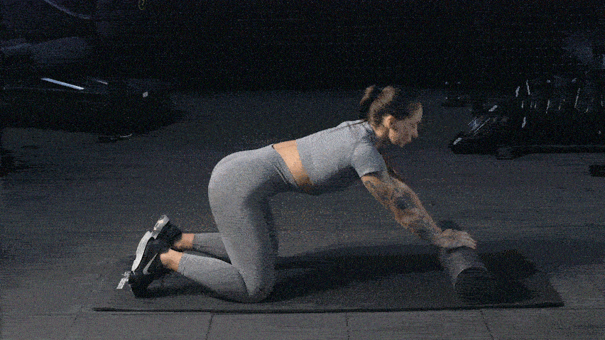 Ako pretiahnuť ramená s penovým valcom?