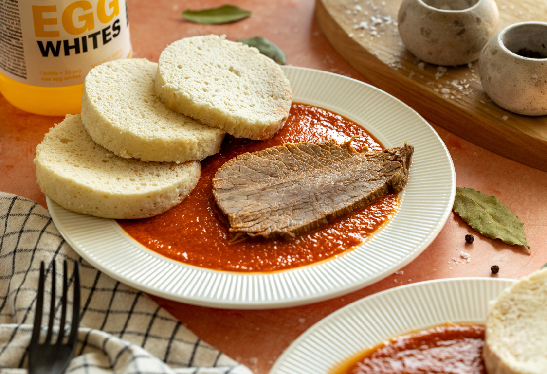 Rajská omáčka s hovädzím mäsom a proteínovou knedľou