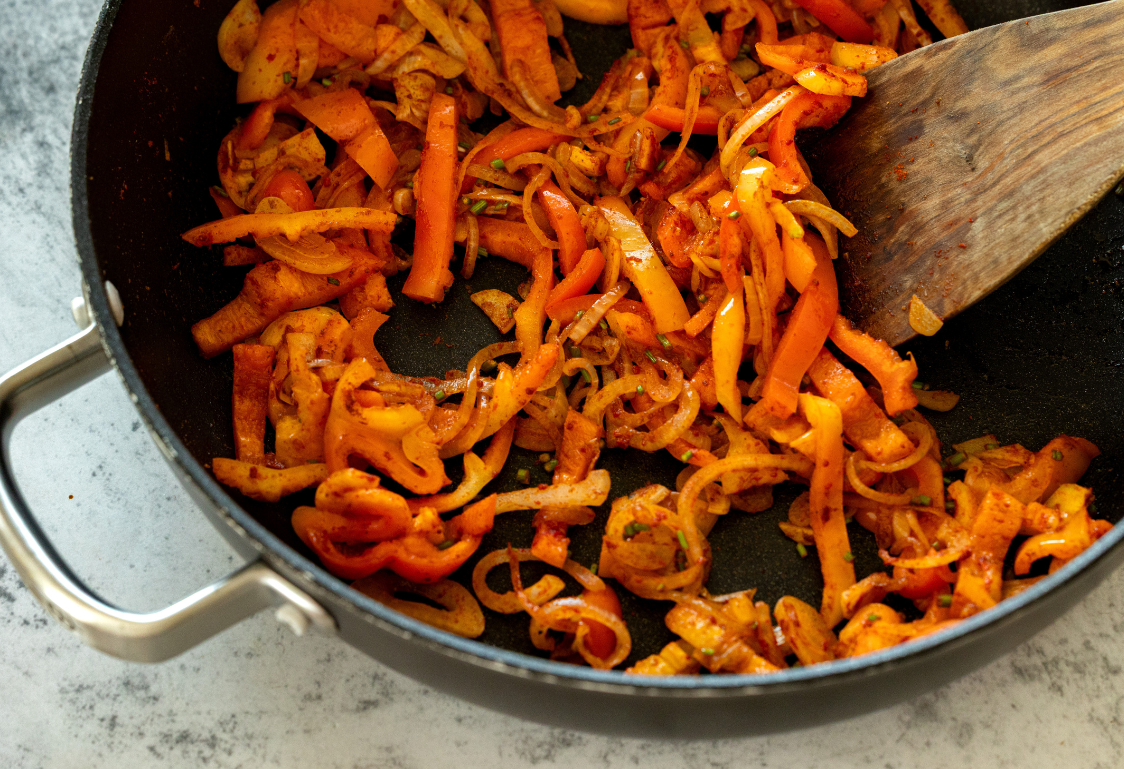 Raňajková šakšuka - restovanie zeleniny s korením