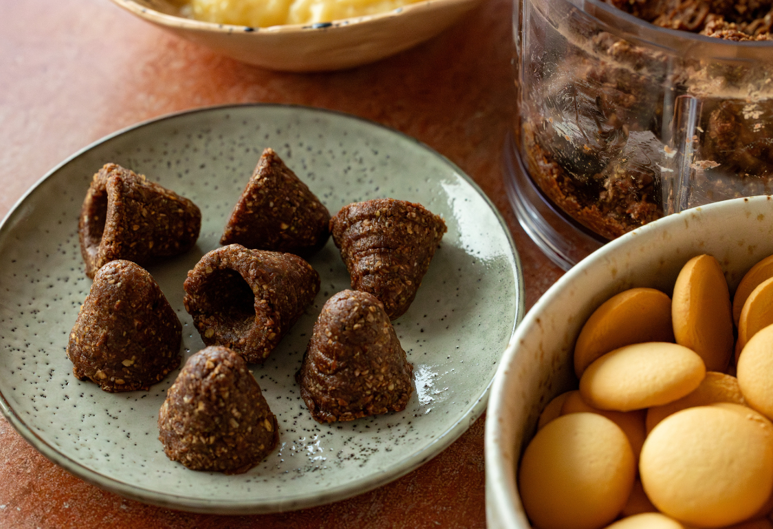 Osie hniezda plnené vanilkovým krémom - príprava základu Osie hniezda plnené vanilkovým krémom - príprava základu