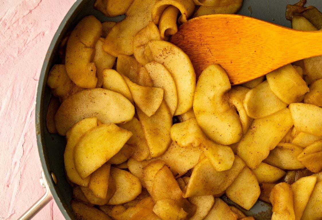 Pečená jablková palacinka – príprava jabĺk