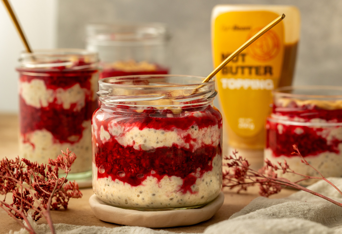 Overnight oats s malinami a arašidovým maslom