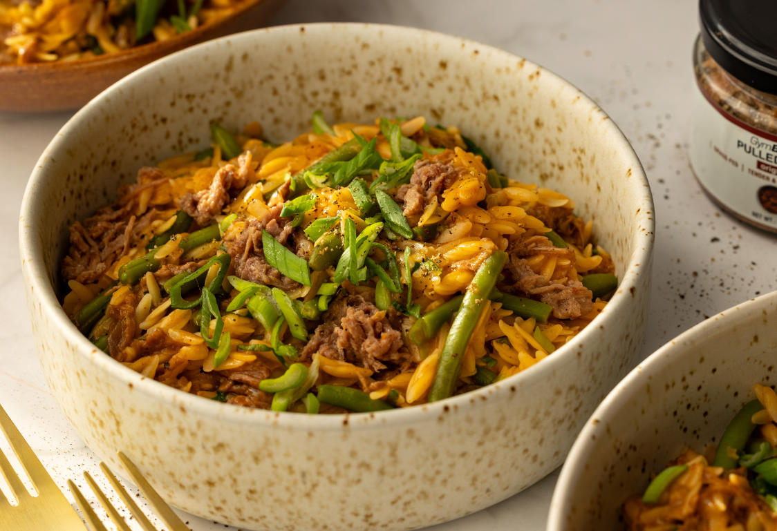 Orzo s trhaným hovädzím mäsom z jednej panvice