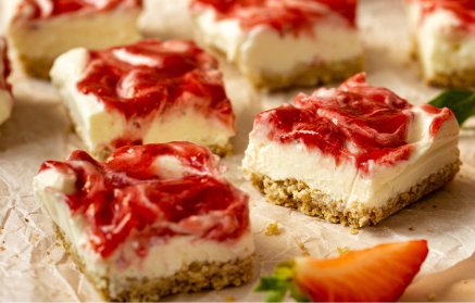 Fitness recept: Nepečené cheesecake rezy s jahodami