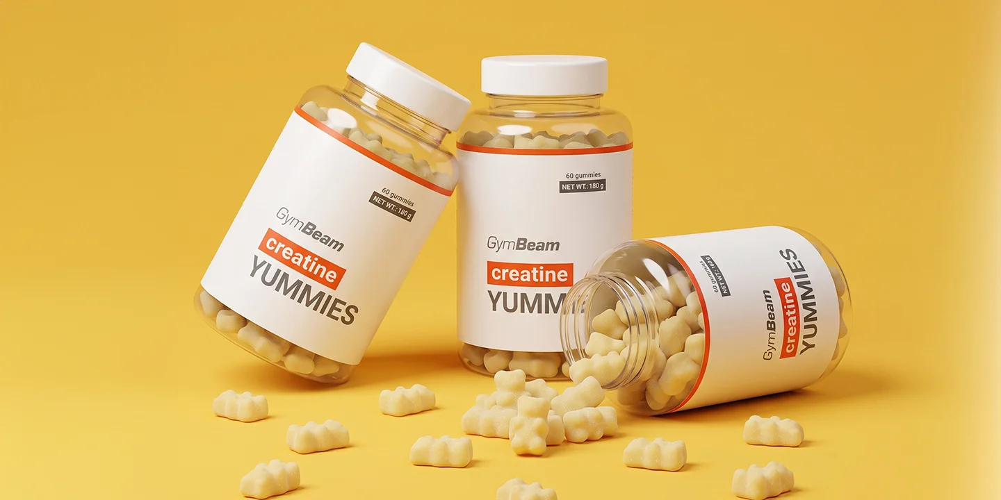 Tri balenia Creatine Yummies so želé cukríkmi na žltom pozadí
