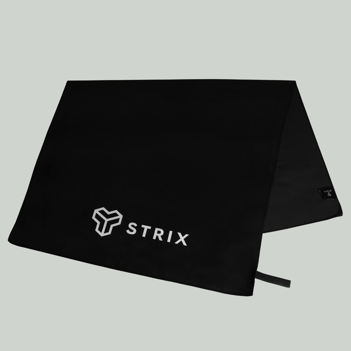 Športový uterák Medium Essential Black - STRIX