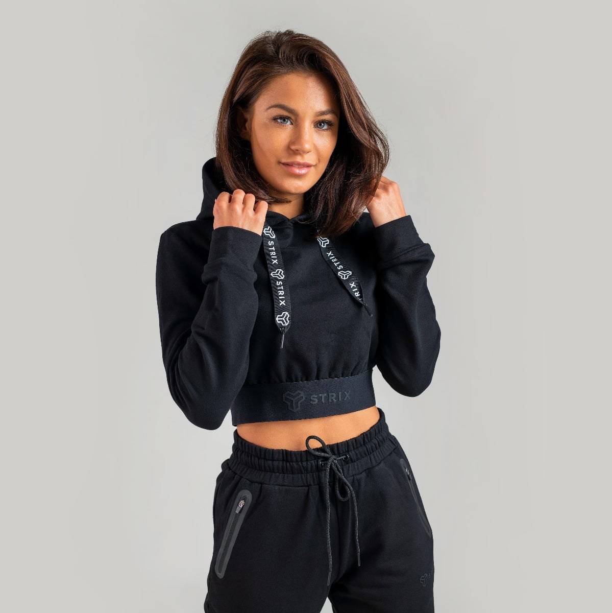 Dámska mikina Essential Cropped Hoodie Black - STRIX
