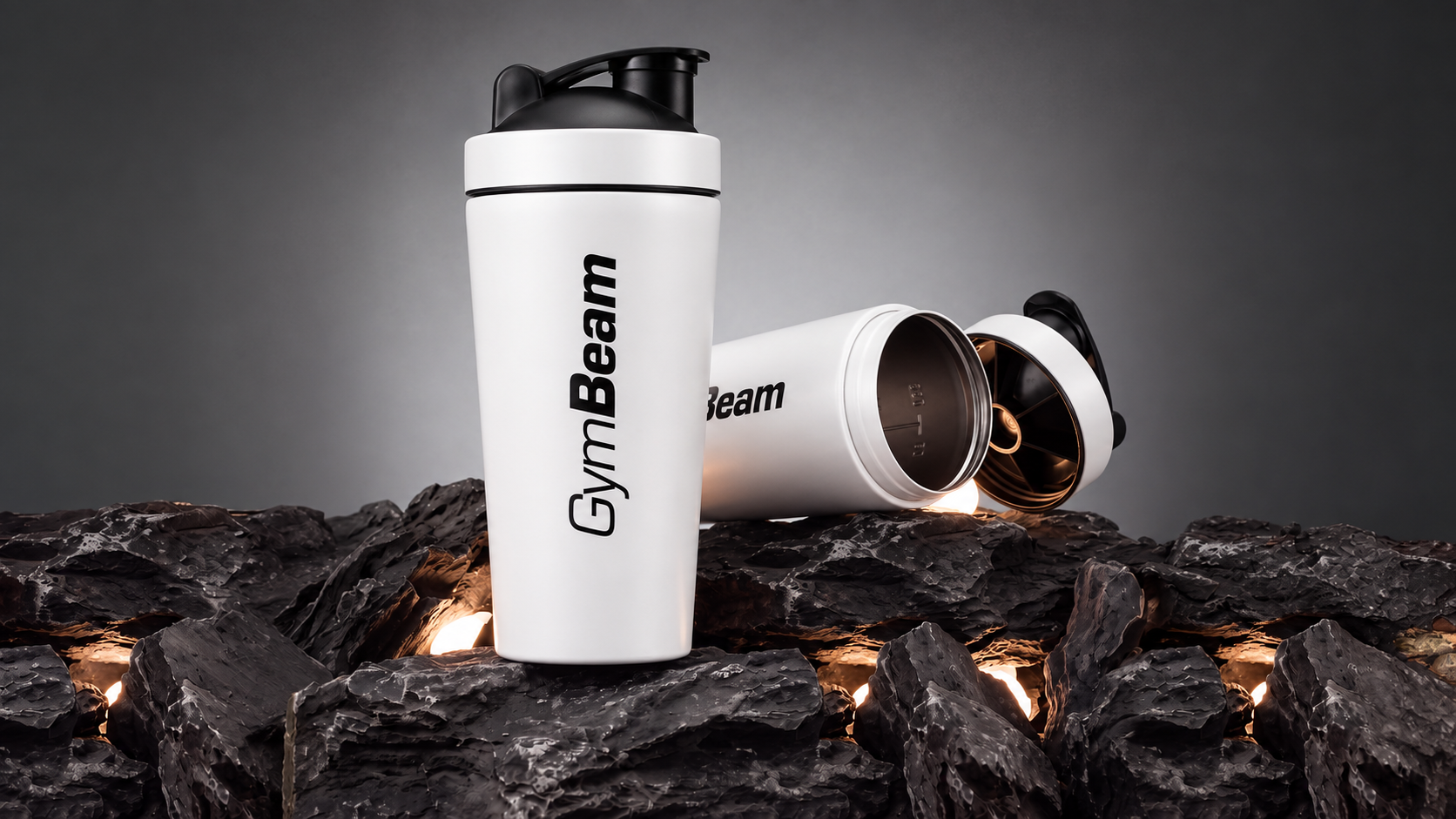 Shaker Steel 750 ml - un shaker clasic și rezistent din oțel inoxidabil, care durează în timp și nu reține mirosurile neplăcute